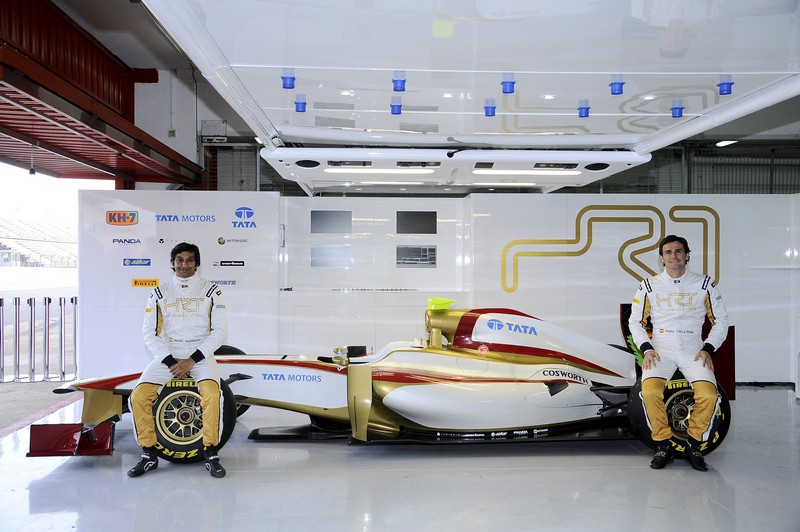 Los dos pilotos de HRT con el F112