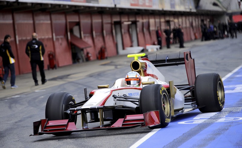 Karthikeyan con el F112 de HRT