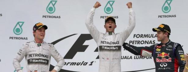 Hamilton celebra la victoria junto a Rosberg y Vettel/ lainformacion.com