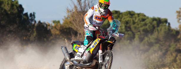 Laia Sanz entrenando para el Dakar 2014