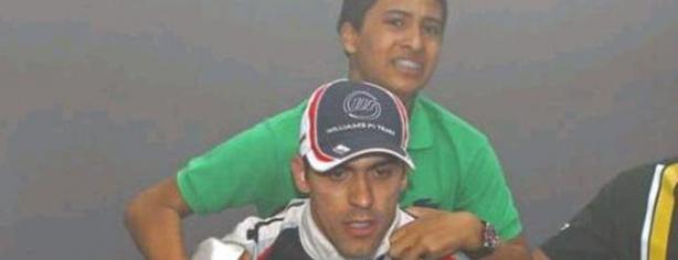 Pastor Maldonado sacando a su hermano del box/ lainformacion.com/ infobae