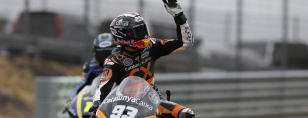 Marc Márquez celebrando una victoria