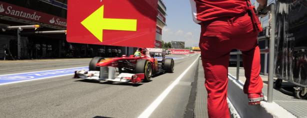 Felipe Massa entrando en boxes
