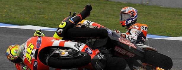 La caída de Stoner y Rossi en Jerez
