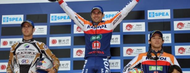 Bou y Fujinami en el podio