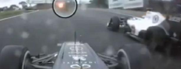 Momento en el que Vettel adelanta a Kobayashi con bandera amarilla
