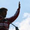 Fernando Alonso saluda a los aficionados en Monza/ lainformacion.com