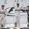 Hamilton celebra la victoria junto a Rosberg y Vettel/ lainformacion.com