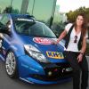 Laia Sanz con el Renault Clio con el que competirá