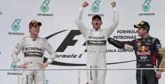 Hamilton celebra la victoria junto a Rosberg y Vettel/ lainformacion.com