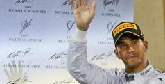 Lewis Hamilton celebra su tercera pole consecutiva/ lainformacion.com