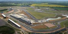 Panorámica de la entrada a Boxes en Silverstone